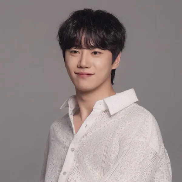 Popular photo full of fans’ love for Lee Junyoung