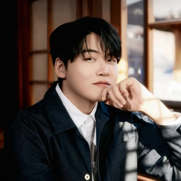 Today’s standout profile photo of Gumayusi on Choeaedol Celeb