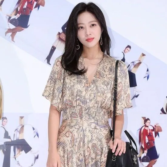Popular photo full of fans’ love for Cho Boah