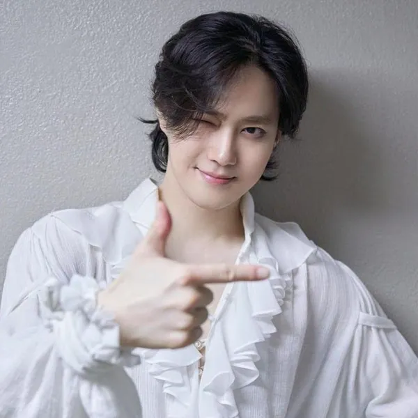 Popular photo full of fans’ love for Suho