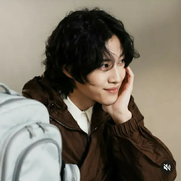 The most loved look of Lee Jongwon today