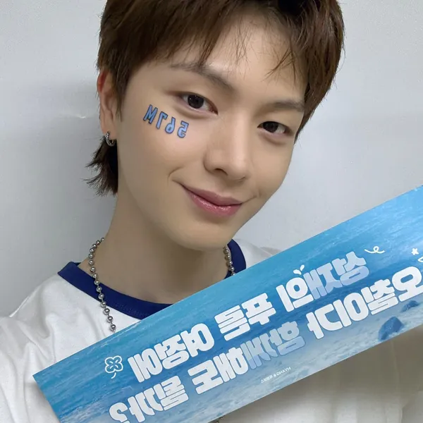 The most loved look of Yook Sungjae today