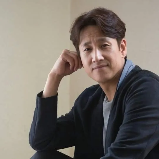 The most loved look of Lee Sunkyun today