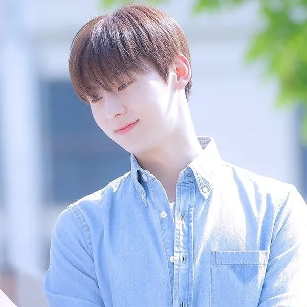 Popular photo full of fans’ love for Hwang Minhyun