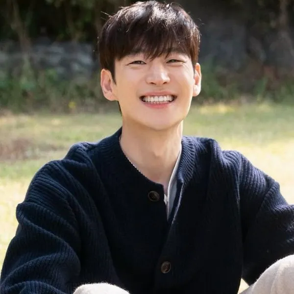 Popular photo full of fans’ love for Lee Jaehoon