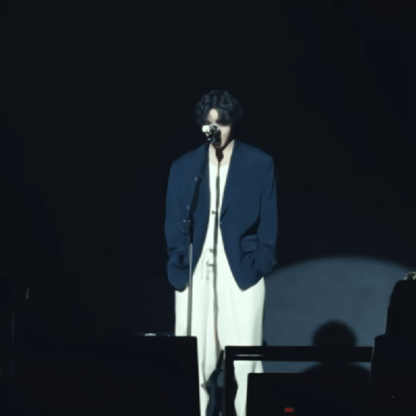The most loved look of Jung Yonghwa today