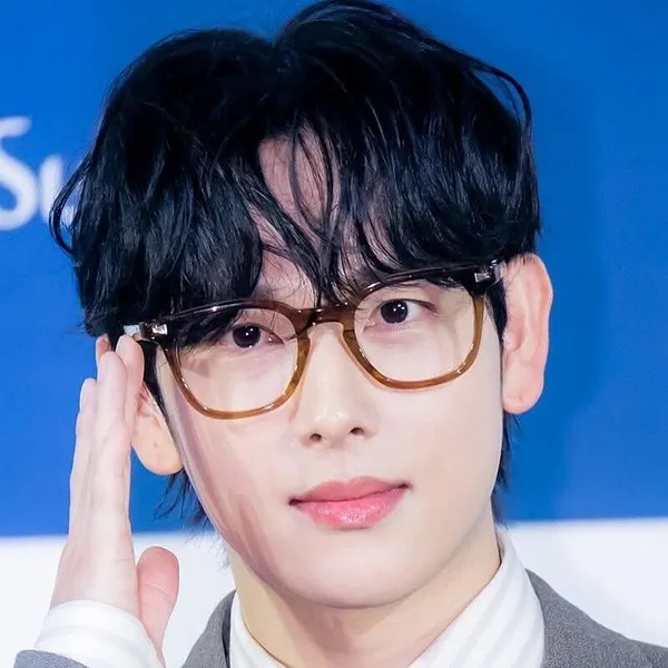 The most loved look of Lim Siwan today