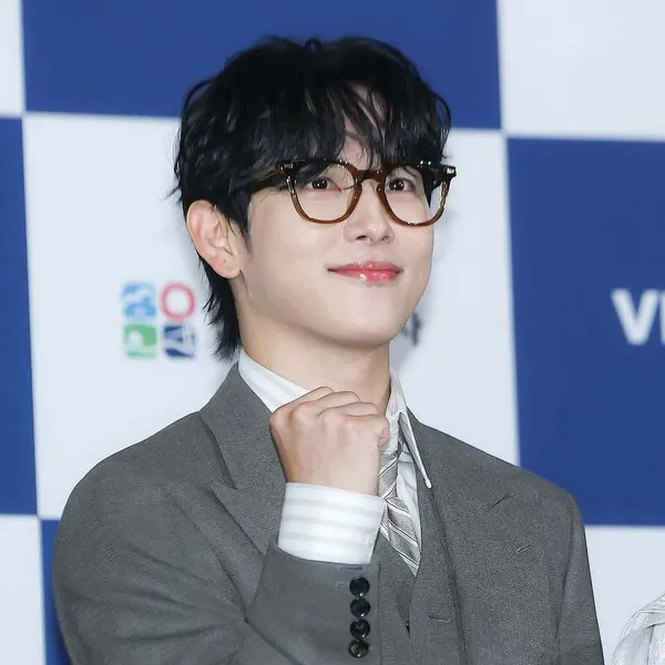 The most loved look of Lim Siwan today