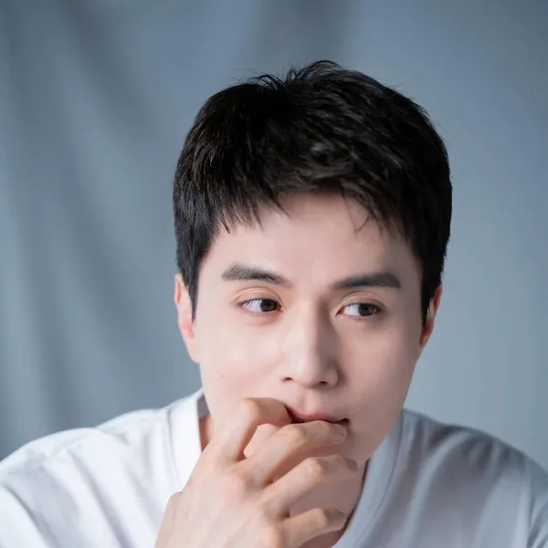 充滿粉絲愛的李棟旭人氣照片