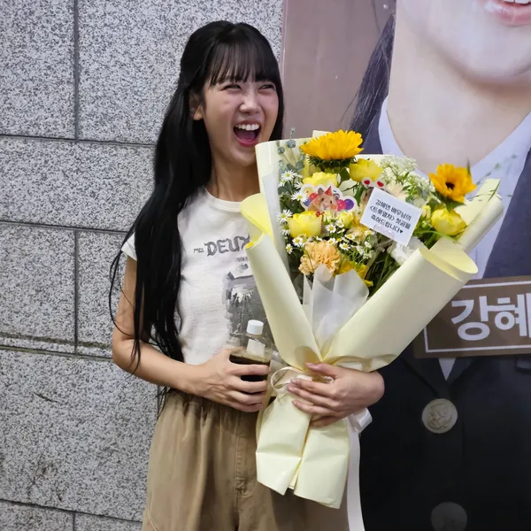 The most loved look of Kang Hyeyeon today