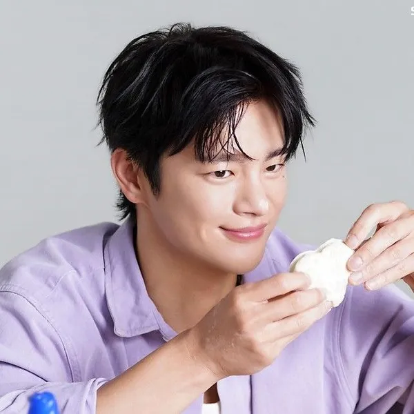 The most loved look of Seo Inguk today
