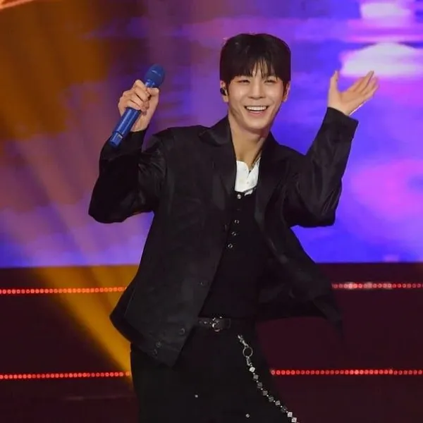 The most loved look of Jeong Dongwon today