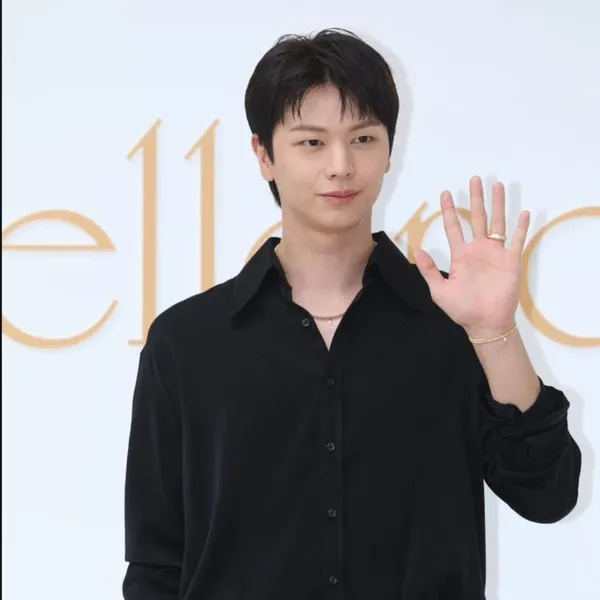 The most loved look of Yook Sungjae today