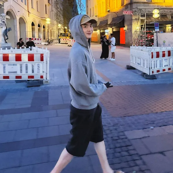 Popular photo full of fans’ love for Lee Jongsuk