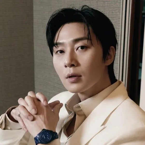 The most loved look of Park Seojoon today
