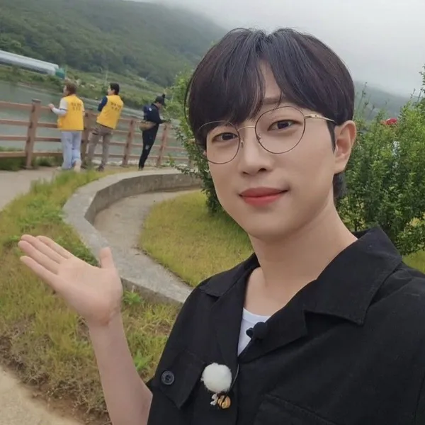 Popular photo full of fans’ love for An Sunghoon