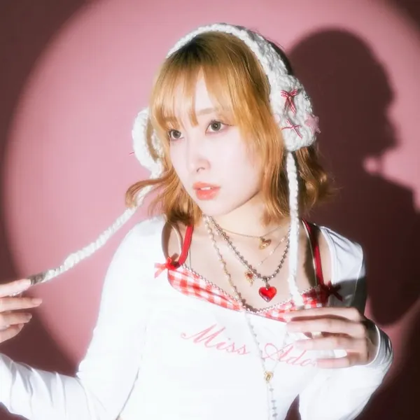 Popular photo full of fans’ love for Rena
