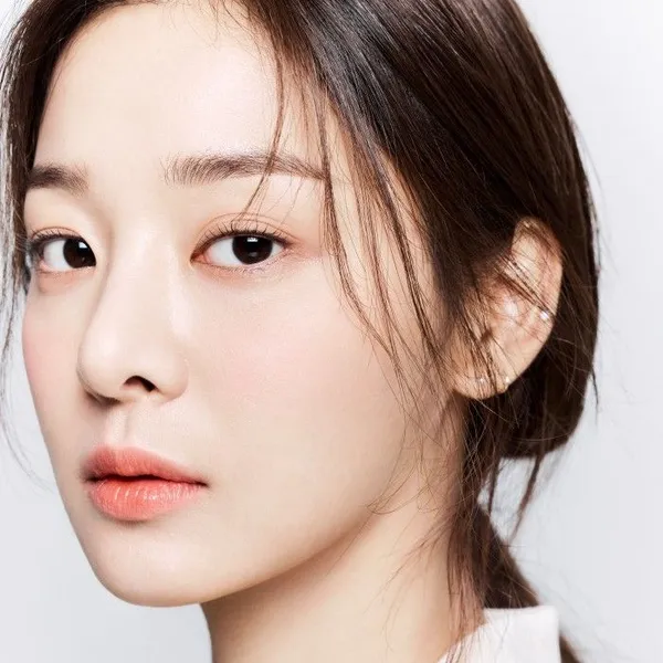 The most loved look of Seol Inah today