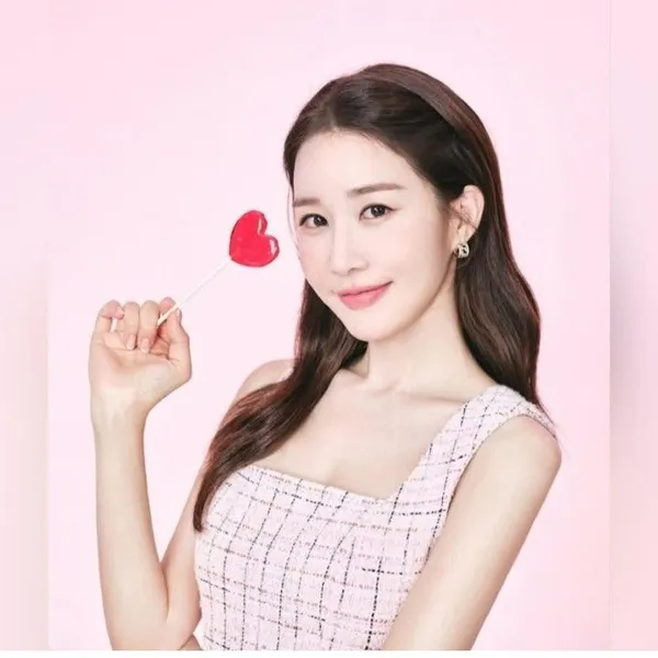 Penampilan Yoo Inna yang paling disukai hari ini
