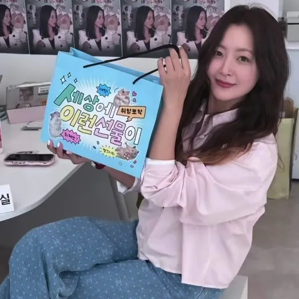 Popular photo full of fans’ love for Kim Heesun