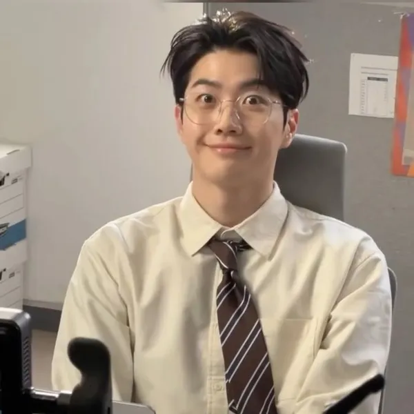 Popular photo full of fans’ love for Kang Hoon