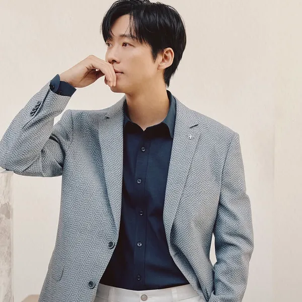 Popular photo full of fans’ love for Namkoong Min