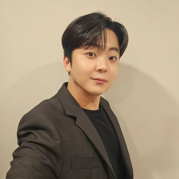 The most loved look of Park Minsu today