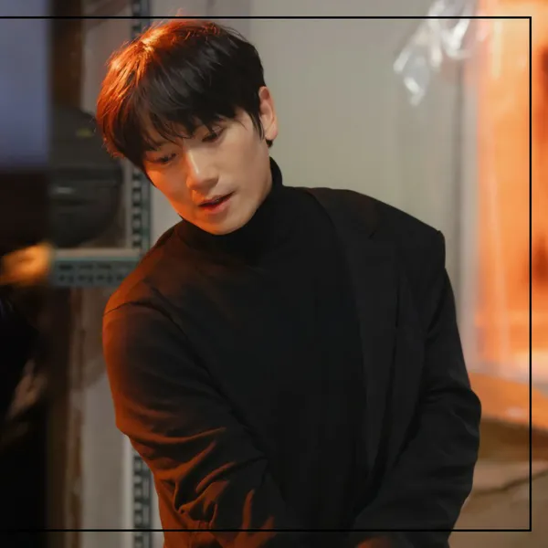 The most loved look of Ji Sung today