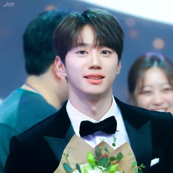 Popular photo full of fans’ love for Lee Junyoung