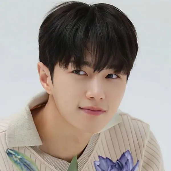The most loved look of Kim Myungsoo (L) today