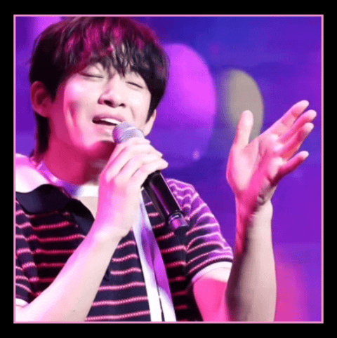 Popular photo full of fans’ love for Shin Seungtae