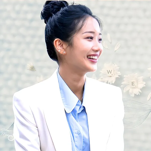 The most loved look of Kim Soyeon (2004) today