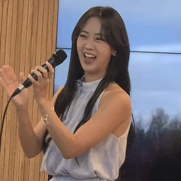 Popular photo full of fans’ love for Kang Hyeyeon