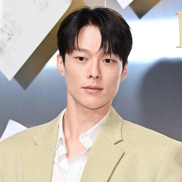 Popular photo full of fans’ love for Jang Kiyong