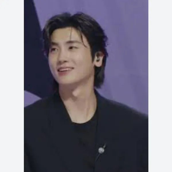 Popular photo full of fans’ love for Park Hyungsik