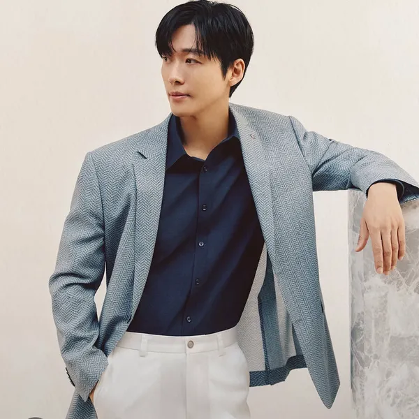 The most loved look of Namkoong Min today