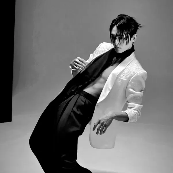 Popular photo full of fans’ love for Choi Hojong
