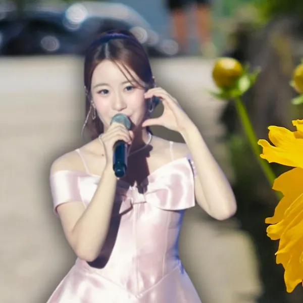 Popular photo full of fans’ love for Oh Yujin