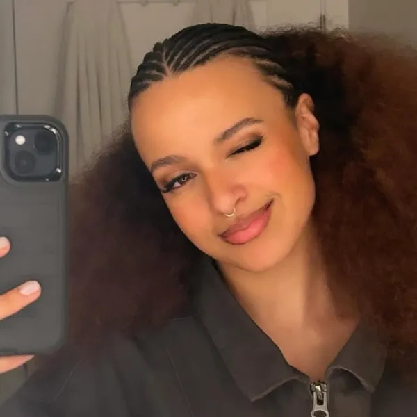 Popular photo full of fans’ love for MARLEE
