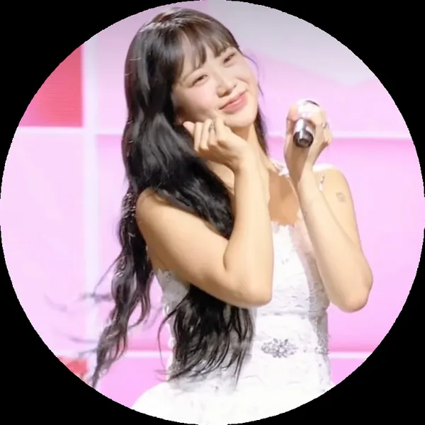 The most loved look of Kang Hyeyeon today