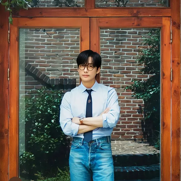 The most loved look of Namkoong Min today