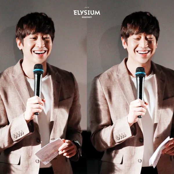 Popular photo full of fans’ love for Mun Junghyuk (Eric)