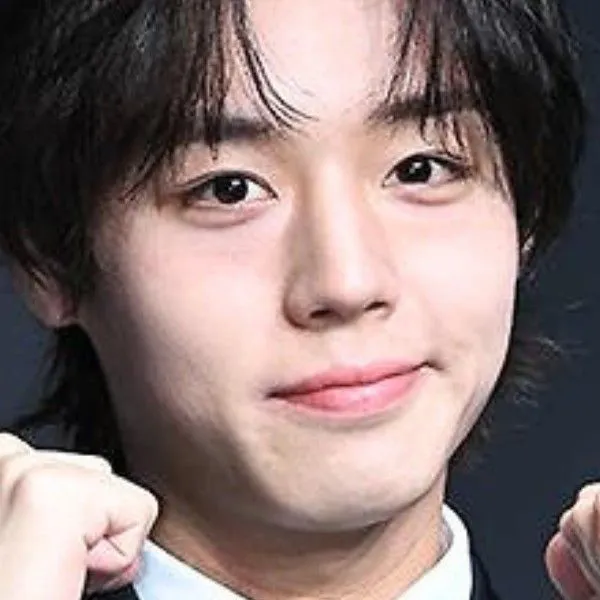 The most loved look of Park Jihoon today