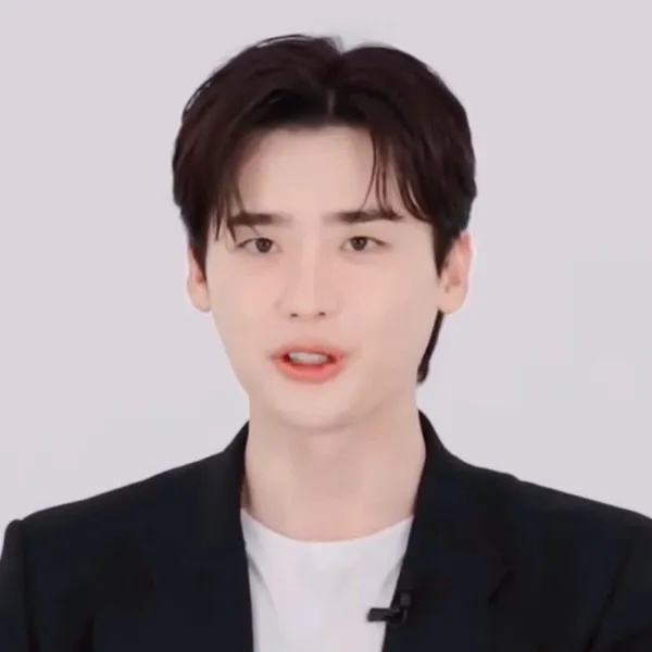 Popular photo full of fans’ love for Lee Jongsuk
