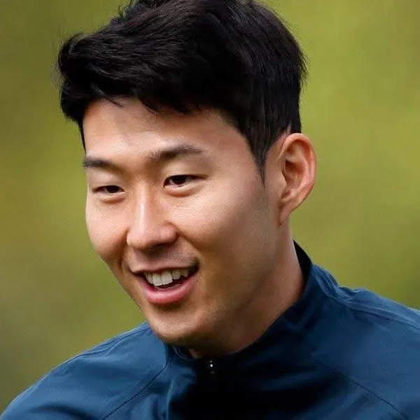 Popular photo full of fans’ love for Son Heungmin