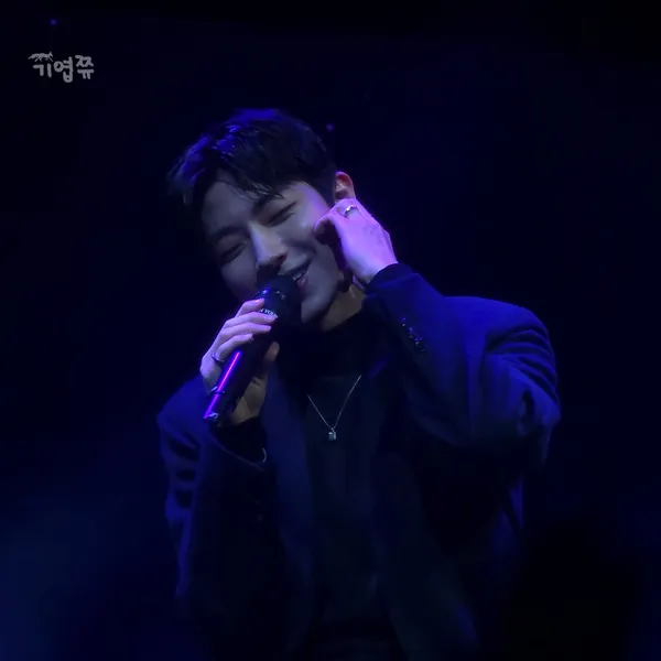 The most loved look of Hwang Inyoup today