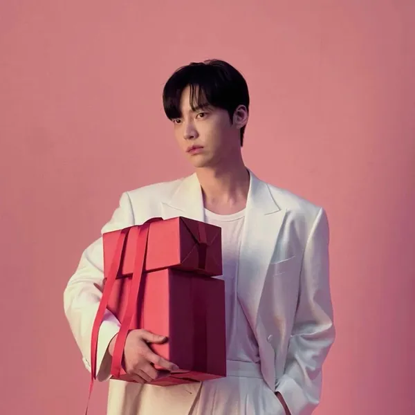 Popular photo full of fans’ love for Ahn Jaehyun