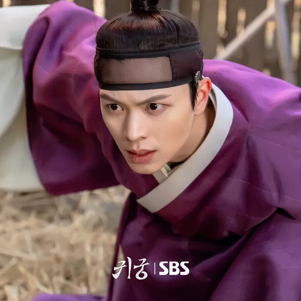 The most loved look of Yook Sungjae today