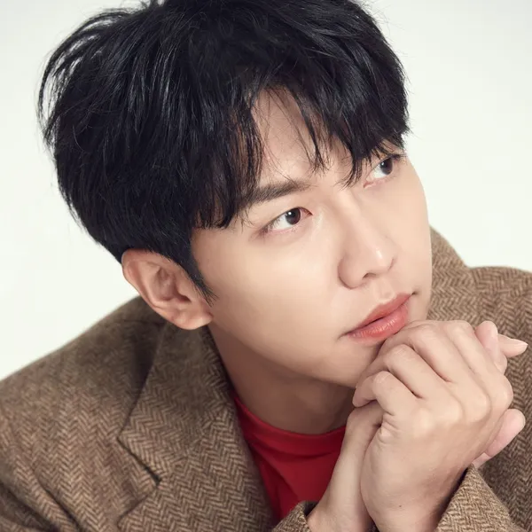 The most loved look of Lee Seunggi today