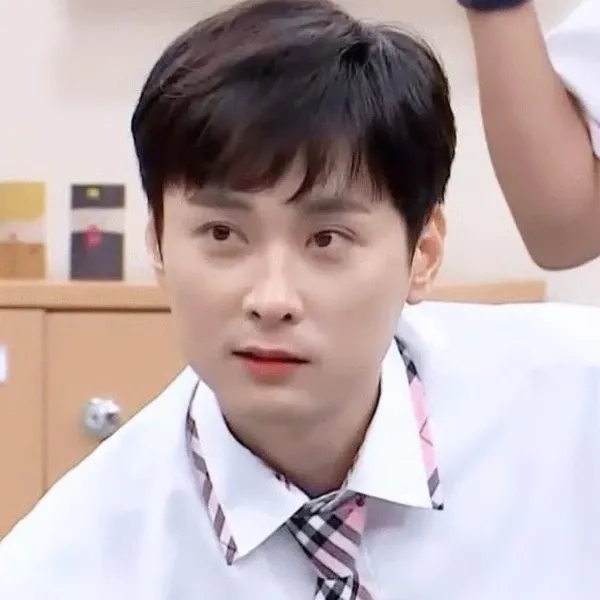 Popular photo full of fans’ love for Min Kyunghoon